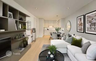 One-bedroom apartment in a modern residence with a swimming pool and a lounge area, near a metro station, Camden, London, UK for £728,000