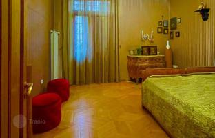 5-bedroom apartment 260 m² in Vake-Saburtalo for $310,000