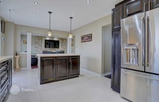 6-bedroom house in Etobicoke for C$2,109,000