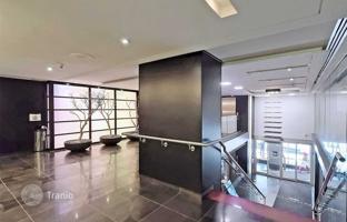5-bedroom apartment in Victoria Street for C$960,000