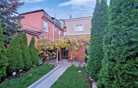 Terraced house – Manning Avenue, Old Toronto, Toronto,  Ontario,   Canada for C$2,054,000