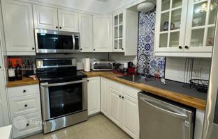 2-bedroom apartments in condo 118 m² in Hallandale Beach for $350,000