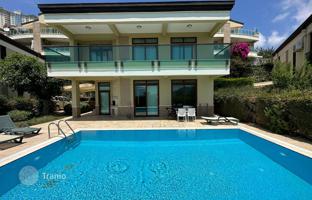 3-bedroom villa 250 m² in Kargicak for 21,378,000 TRY