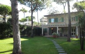 New villa with a garden near the beach, Roma Imperiale, Forte dei Marmi, Italy. Price on request