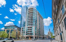 Apartment – Scollard Street, Old Toronto, Toronto,  Ontario,   Canada for C$838,000