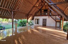 FREEHOLD land with Country style villa for $285,000