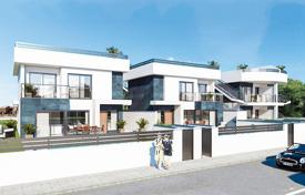 Modern villa with private pool and solarium in Los Alcázares for 375,000 €