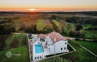 3-bedroom house 244 m² in Brtonigla. Price on request