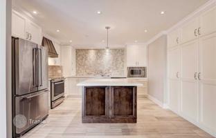 8-bedroom apartment in Etobicoke for C$1,283,000