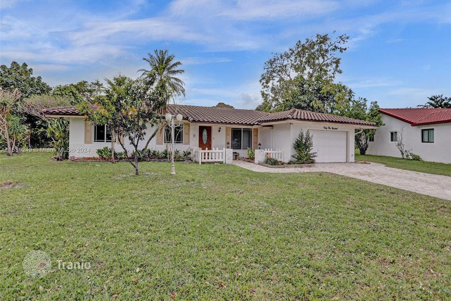 4-Bedroom House in Coral Springs for Sale, 290 m², $630,000, ID2360450 ...