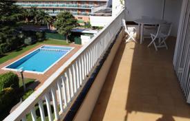 Three-bedroom apartment with a sea view in a residence with a large garden and swimming pools, 200 meters from the beach, Lloret de Mar for 325,000 €