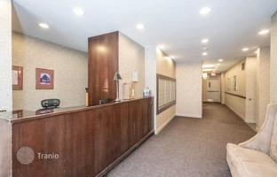 5-bedroom apartment in Bathurst Street for C$891,000