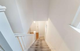 Townhome – Roselawn Avenue, Old Toronto, Toronto,  Ontario,   Canada for C$2,104,000