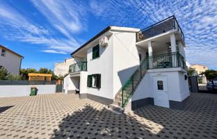 4-bedroom house 170 m² in Vodice for 440,000 €