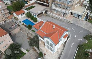 3-bedroom villa 370 m² in Sveti Stefan for 775,000 €