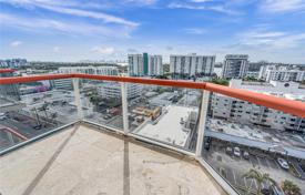 Condo – Collins Avenue, Miami, Florida,  USA for $925,000