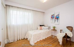8-bedroom house in Etobicoke for C$1,298,000
