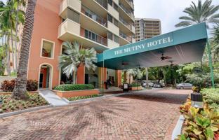 1-bedroom apartments in condo 52 m² in South Bayshore Drive for $550,000