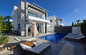 Extraordinary 3-Bedroom detached Villa with Swimming Pool ideally located in Pernera for 550,000 €