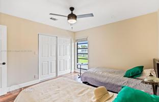 2-bedroom apartments in condo 113 m² in Pembroke Pines for $380,000