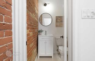 9-bedroom townhouse in Old Toronto for C$1,434,000