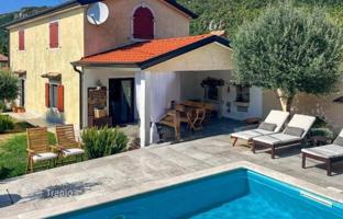 2-bedroom house 155 m² in Lupoglav for 349,000 €