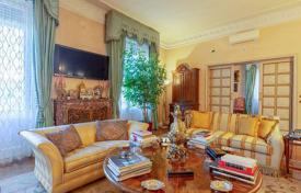 Refined apartment in a classic style, Florence, Tuscany, Italy for 1,450,000 €