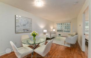 5-bedroom apartment in Blue Jays Way for C$814,000