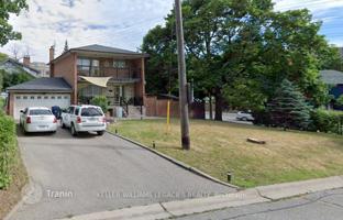 9-bedroom house in Etobicoke for C$2,388,000