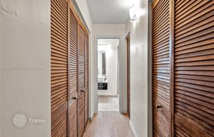 2-bedroom apartments in condo 75 m² in West End for $300,000
