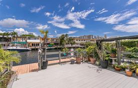 Townhome – North Miami Beach, Florida, USA for $730,000