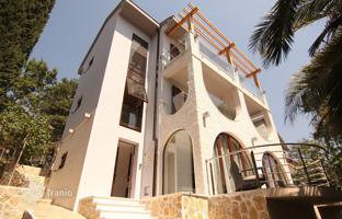 3-bedroom cottage 234 m² in Kotor city for 832,000 €