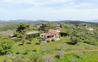 Well-maintained villa with a large plot and beautiful views in the Peloponnese, Greece for 300,000 €