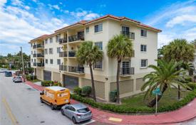 Condo – Surfside, Florida, USA for $579,000