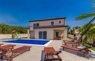 4-bedroom house 185 m² in Kras for 750,000 €