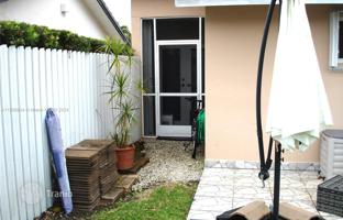 4-bedroom house 197 m² in Miami for $681,000
