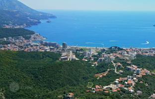 Land plot 794 m² in Becici for 127,000 €