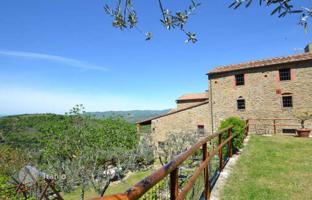 8-bedroom villa 550 m² in Bucine for 980,000 €