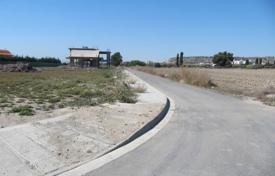 A 798 m² plot for sale with started construction on site of 5 bedroom house and pool license for 430,000 €