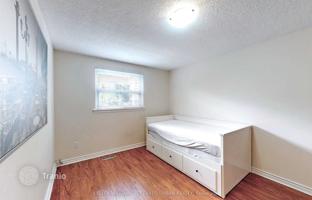 12-bedroom townhouse in North York for 1,096,000 €