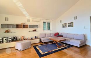 2-bedroom apartment 94 m² in Ičići for 431,000 €