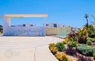 5-bedroom villa 270 m² in Coral Bay for 3,060,000 €