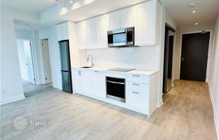 2-bedroom apartment in Lake Shore Boulevard West for C$1,000,000