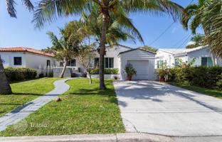 3-bedroom house 181 m² in Surfside for $1,545,000