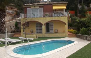 Two-storey villa with a swimming pool, a garden and a panoramic view of the sea in a quiet area, Lloret de Mar, Spain for 396,000 €