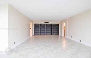2-bedroom apartments in condo 135 m² in Hallandale Beach for $323,000