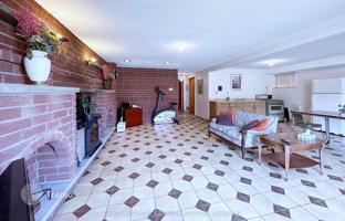 8-bedroom house in Etobicoke for C$1,422,000