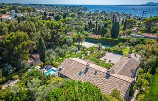 Beautiful villa with a swimming pool in the middle of the park in Antibes, Cote d'Azur, France for 17,000,000 €