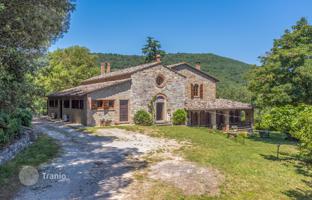 6-bedroom country house 503 m² in Magione for 550,000 €