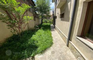 15-room house 700 m² in Krtsanisi Street for $750,000